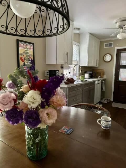 Nashville Elegance Enjoy Southern Comfort In Style Экстерьер фото